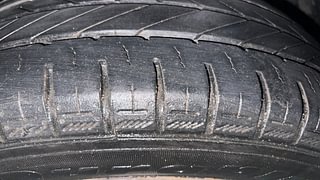 Used 2014 Maruti Suzuki Ciaz [2014-2017] VXi+ AT Petrol Automatic tyres RIGHT FRONT TYRE TREAD VIEW