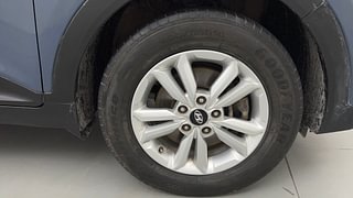 Used 2016 Hyundai Creta [2015-2018] 1.6 SX Plus Petrol Petrol Manual tyres RIGHT FRONT TYRE RIM VIEW