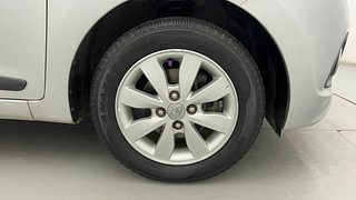 Used 2014 Hyundai Xcent [2014-2017] SX Petrol Petrol Manual tyres RIGHT FRONT TYRE RIM VIEW