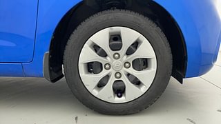 Used 2017 Hyundai Xcent [2017-2019] S AT Petrol Petrol Automatic tyres RIGHT FRONT TYRE RIM VIEW