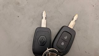 Used 2016 Renault Kwid [2015-2019] RXT Petrol Manual extra CAR KEY VIEW