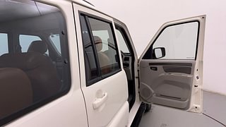 Used 2018 Mahindra Scorpio [2017-2020] S7 120 PS Diesel Manual interior RIGHT FRONT DOOR OPEN VIEW