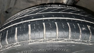 Used 2016 Maruti Suzuki Swift [2011-2017] LXi Petrol Manual tyres LEFT FRONT TYRE TREAD VIEW