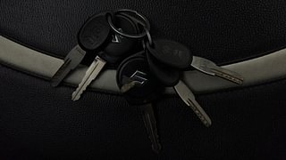 Used 2016 Maruti Suzuki Swift [2011-2017] LXi Petrol Manual extra CAR KEY VIEW