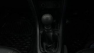 Used 2016 Maruti Suzuki Swift [2011-2017] LXi Petrol Manual interior GEAR  KNOB VIEW
