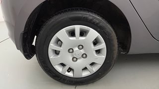 Used 2013 Hyundai i20 [2012-2014] Magna (O) 1.2 Petrol Manual tyres RIGHT REAR TYRE RIM VIEW