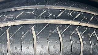 Used 2017 Maruti Suzuki Swift [2011-2017] VXi Petrol Manual tyres LEFT FRONT TYRE TREAD VIEW