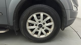 Used 2016 Mahindra XUV500 [2015-2018] W10 1.99 Diesel Manual tyres RIGHT FRONT TYRE RIM VIEW