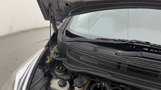 Used 2018 Hyundai Eon [2011-2018] Sportz Petrol Manual engine ENGINE RIGHT SIDE HINGE & APRON VIEW