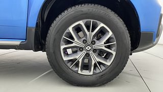 Used 2020 Renault Duster [2015-2019] 110 PS RXZ 4X2 MT Diesel Manual tyres RIGHT FRONT TYRE RIM VIEW