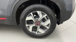 Used 2020 Kia Sonet GTX Plus 1.0 DCT Petrol Automatic tyres LEFT REAR TYRE RIM VIEW