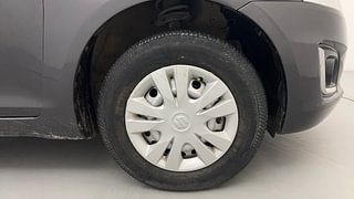 Used 2017 Maruti Suzuki Swift [2014-2017] LXI (O) Petrol Manual tyres RIGHT FRONT TYRE RIM VIEW