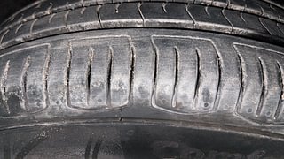 Used 2017 Ford Figo [2015-2019] Trend 1.2 Ti-VCT Petrol Manual tyres RIGHT FRONT TYRE TREAD VIEW