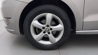 Used 2014 Skoda Rapid [2011-2016] Elegance Diesel MT Diesel Manual tyres LEFT FRONT TYRE RIM VIEW