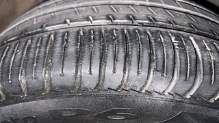 Used 2014 Skoda Rapid [2011-2016] Elegance Diesel MT Diesel Manual tyres RIGHT FRONT TYRE TREAD VIEW