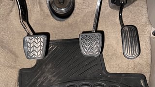 Used 2011 Toyota Innova [2008-2013] 2.5 V 7 STR Diesel Manual interior PEDALS VIEW