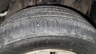 Used 2011 Toyota Innova [2008-2013] 2.5 V 7 STR Diesel Manual tyres RIGHT FRONT TYRE TREAD VIEW