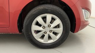 Used 2013 Hyundai i20 [2012-2014] Sportz 1.2 Petrol Manual tyres RIGHT FRONT TYRE RIM VIEW