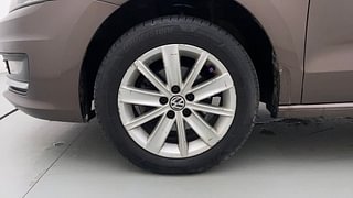 Used 2015 Volkswagen Vento [2015-2019] Highline Diesel AT Diesel Automatic tyres LEFT FRONT TYRE RIM VIEW