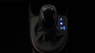 Used 2022 Hyundai Aura SX Plus 1.2 AMT Petrol Petrol Automatic interior GEAR  KNOB VIEW