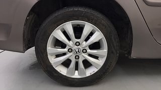 Used 2013 Honda City [2011-2014] 1.5 V AT Petrol Automatic tyres RIGHT REAR TYRE RIM VIEW