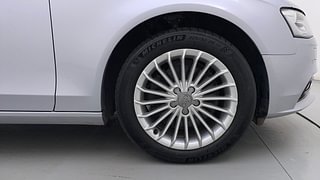 Used 2015 Audi A4 [2015-2016] 35 TDI Premium Plus Diesel Automatic tyres RIGHT FRONT TYRE RIM VIEW