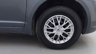 Used 2011 Maruti Suzuki Swift [2007-2011] VXi Petrol Manual tyres RIGHT FRONT TYRE RIM VIEW