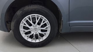 Used 2011 Maruti Suzuki Swift [2007-2011] VXi Petrol Manual tyres LEFT FRONT TYRE RIM VIEW