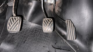 Used 2015 Maruti Suzuki Wagon R 1.0 [2013-2019] LXi CNG Petrol+cng Manual interior PEDALS VIEW