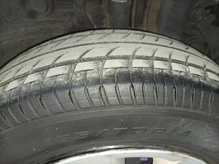 Used 2015 Hyundai Elite i20 [2014-2018] Magna 1.2 Petrol Manual tyres LEFT REAR TYRE TREAD VIEW