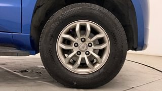 Used 2017 Mahindra TUV300 [2015-2020] T8 mHAWK100 AMT Diesel Automatic tyres RIGHT FRONT TYRE RIM VIEW