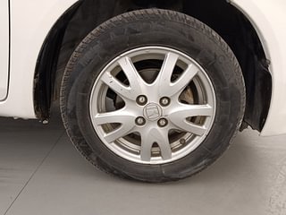 Used 2012 Honda Brio [2011-2016] V MT Petrol Manual tyres RIGHT FRONT TYRE RIM VIEW