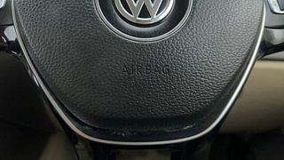 Used 2016 Volkswagen Vento [2015-2019] Highline Petrol AT Petrol Automatic top_features Airbags