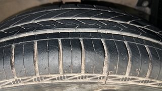 Used 2013 Maruti Suzuki Swift [2011-2017] VXi Petrol Manual tyres RIGHT FRONT TYRE TREAD VIEW