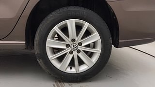 Used 2016 Volkswagen Vento [2015-2019] Highline Petrol AT Petrol Automatic tyres LEFT REAR TYRE RIM VIEW