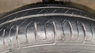 Used 2014 Maruti Suzuki Wagon R 1.0 [2010-2019] LXi Petrol Manual tyres LEFT FRONT TYRE TREAD VIEW