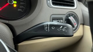 Used 2016 Volkswagen Vento [2015-2019] Highline Petrol AT Petrol Automatic top_features Rain sensing wipers