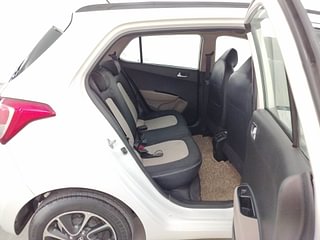 Used 2018 Hyundai Grand i10 [2017-2020] Asta 1.2 Kappa VTVT Petrol Manual interior RIGHT SIDE REAR DOOR CABIN VIEW