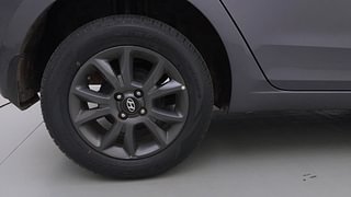 Used 2020 Hyundai Elite i20 [2018-2020] Sportz Plus 1.2 Petrol Manual tyres RIGHT REAR TYRE RIM VIEW