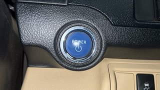 Used 2015 Toyota Camry [2015-2018] Hybrid Petrol Automatic top_features Keyless start