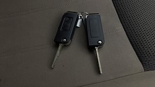 Used 2017 Mahindra XUV500 [2015-2018] W6 AT Diesel Automatic extra CAR KEY VIEW