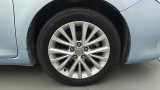 Used 2015 Toyota Camry [2015-2018] Hybrid Petrol Automatic tyres RIGHT FRONT TYRE RIM VIEW