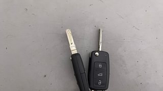 Used 2017 Volkswagen Vento [2015-2019] Highline Petrol Petrol Manual extra CAR KEY VIEW