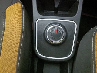 Used 2022 Renault Kwid CLIMBER 1.0 AMT Dual Tone Petrol Automatic interior GEAR  KNOB VIEW