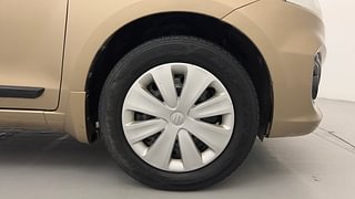 Used 2016 Maruti Suzuki Ertiga [2015-2018] VXI AT Petrol Automatic tyres RIGHT FRONT TYRE RIM VIEW