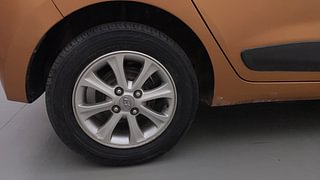 Used 2016 Hyundai Grand i10 [2013-2017] Asta AT 1.2 Kappa VTVT Petrol Automatic tyres RIGHT REAR TYRE RIM VIEW
