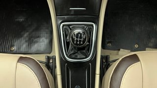 Used 2015 Maruti Suzuki Ciaz [2014-2017] ZXi Petrol Manual interior GEAR  KNOB VIEW