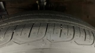Used 2015 Maruti Suzuki Ciaz [2014-2017] ZXi Petrol Manual tyres LEFT FRONT TYRE TREAD VIEW