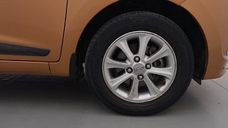 Used 2016 Hyundai Grand i10 [2013-2017] Asta AT 1.2 Kappa VTVT Petrol Automatic tyres RIGHT FRONT TYRE RIM VIEW