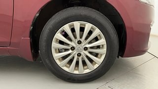 Used 2015 Maruti Suzuki Ciaz [2014-2017] ZXi Petrol Manual tyres RIGHT FRONT TYRE RIM VIEW